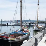 Apartament In Alfama, Near Metro & Cafes - Ttl126 *