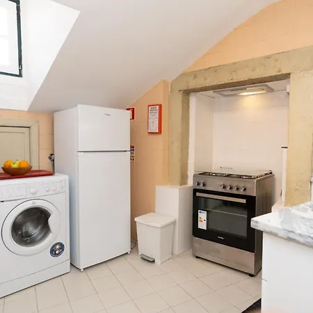 In Alfama, Near Metro & Cafes - Ttl126 Apartament