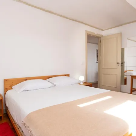 Daire In Alfama, Near Metro & Cafes - Ttl126